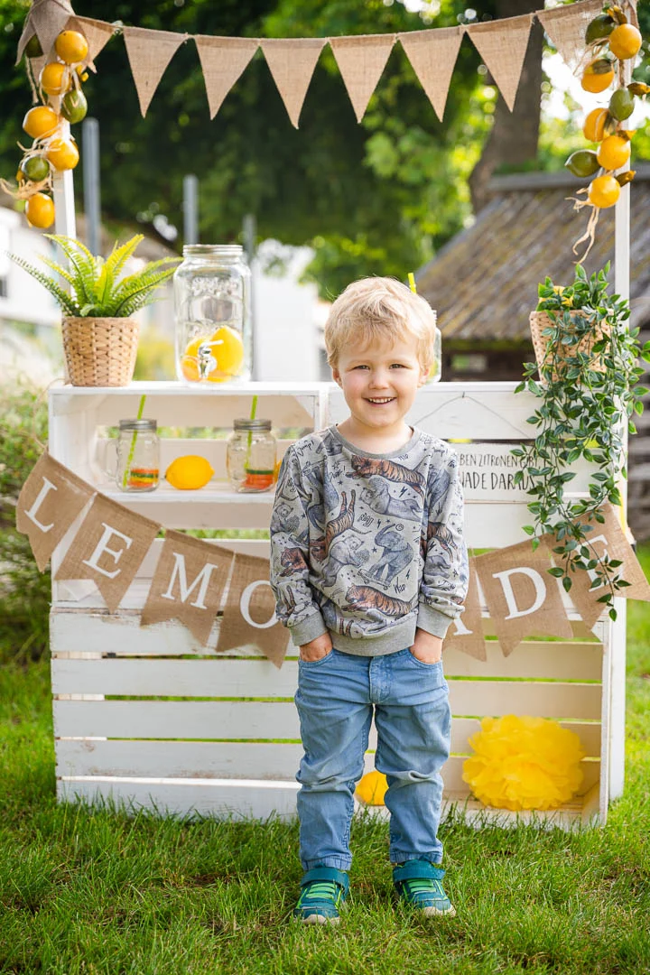 Ein Kind, das von einem professionellen Kindergartenfotograf fotografiert wurde - KIGA-LEGENDS